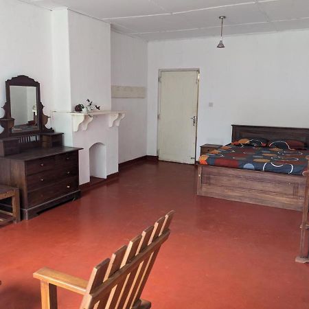 Chilly Croc Hostel Нувара-Елія Екстер'єр фото