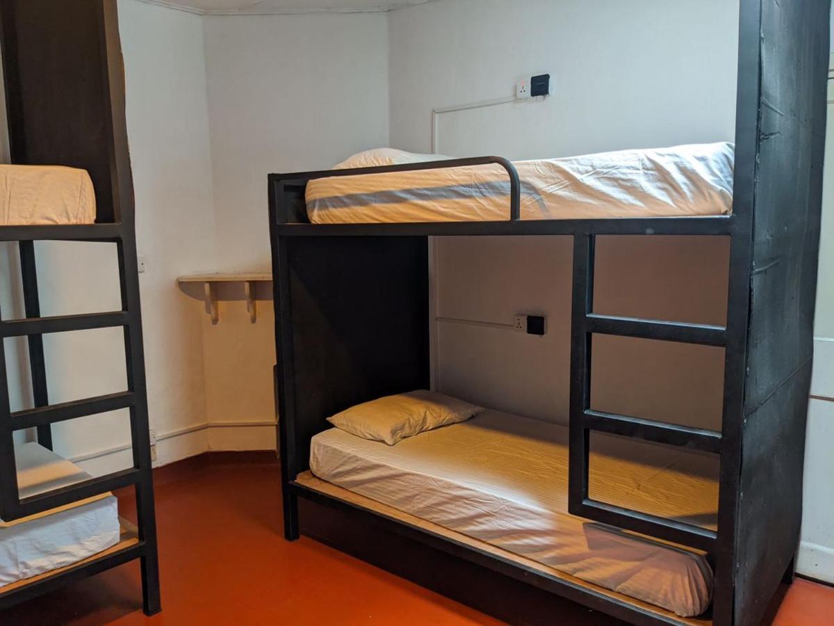 Chilly Croc Hostel Нувара-Елія Екстер'єр фото